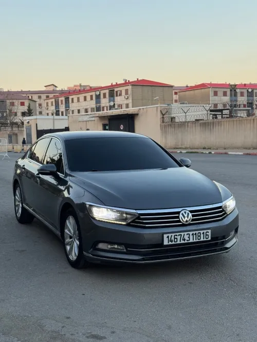 Volkswagen Passat 2018 Confortline bleu motion