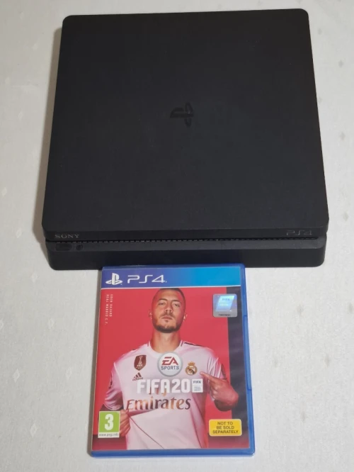 Playstation 4 slim 500gb avec CD FIFA 20