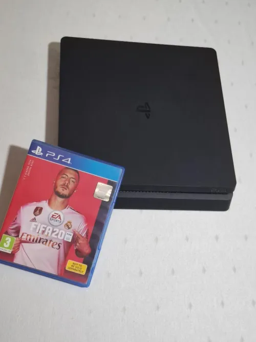 Playstation 4 slim 500gb avec CD FIFA 20