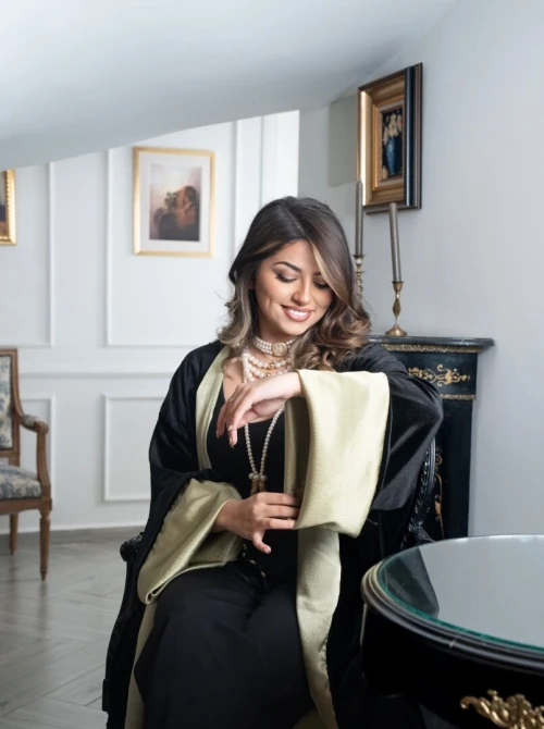 Abaya avec sa ceinture neuve dans son emballage