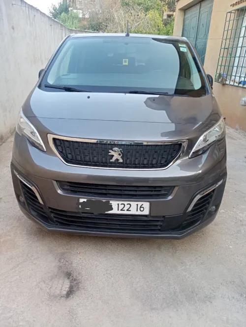 Peugeot TRAVELLER COMBI STD 2022