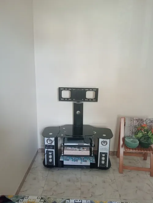 Meuble de télévision avec dolbi système et radio intégré 