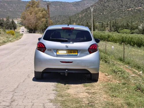 Peugeot 208 2016 Allure Facelift