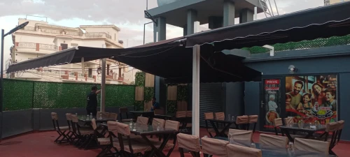 Tinda et bâche pour locaux et maison 