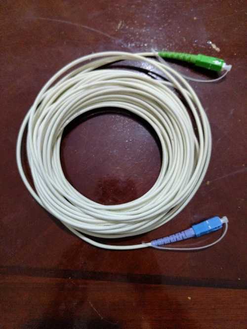 Plusieurs câble ethernet et fibre