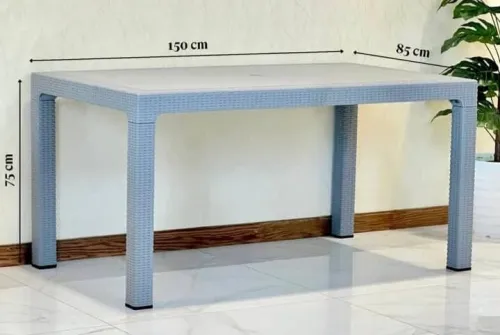 Chaises et tables