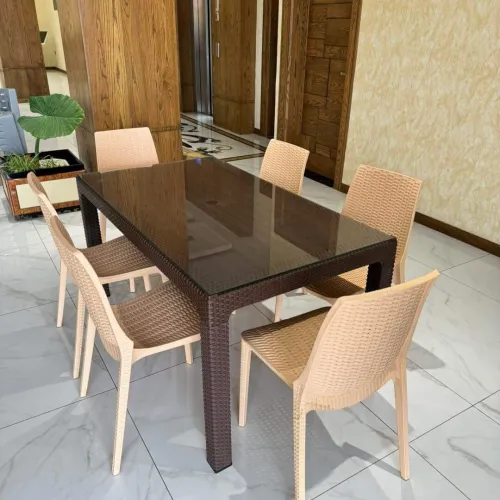 Chaises et tables