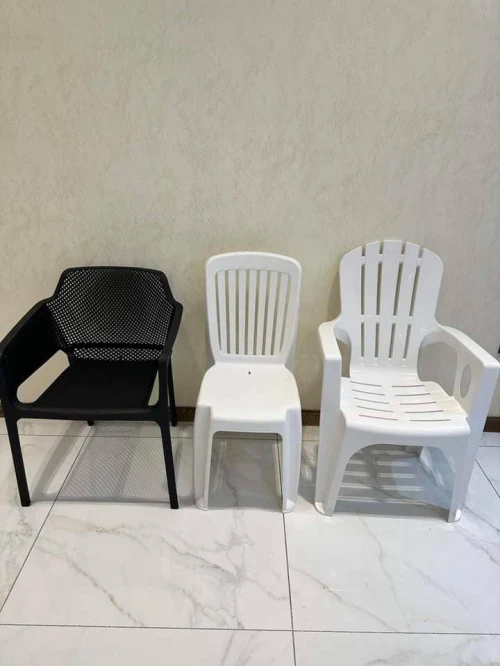 Chaises et tables