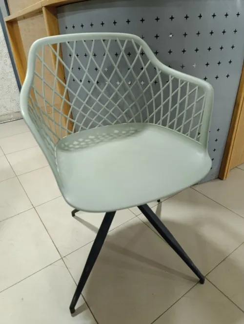 Chaises et tables