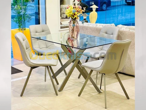Table à manger avec 4 chaises