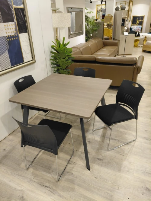 TABLE DE CUISINE AVEC 4 CHAISES