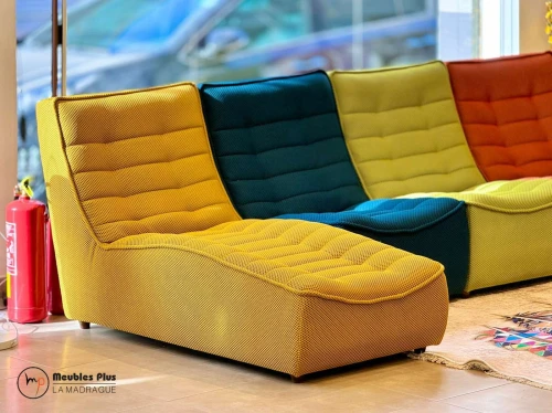 SALON L COZY 7 BANQUETTES