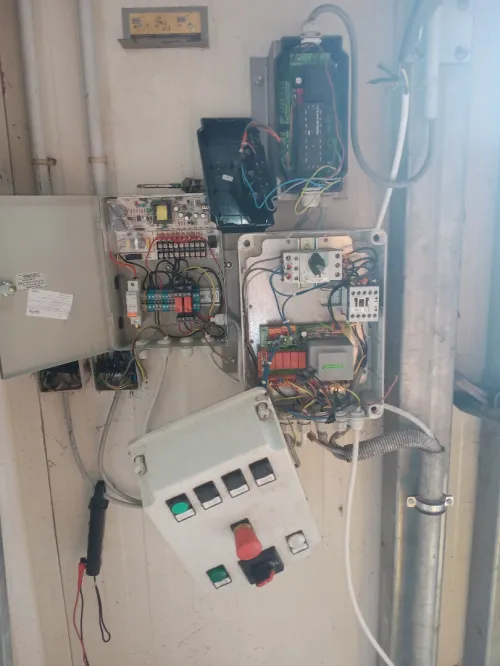 Réparation maintenance et installation porte sectionnelle porte raide porte PVC Sas d'étanchéité