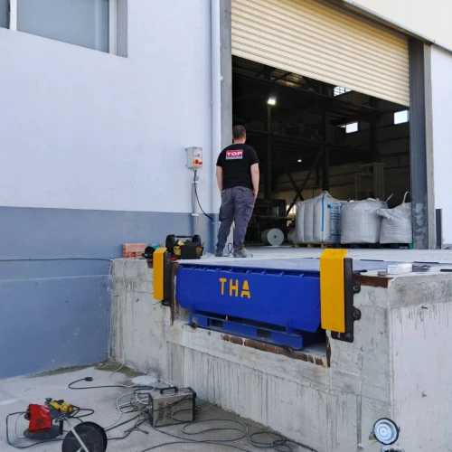 Niveleur de quai     Fabrication    rampe de chargement    rampe hydraulique 