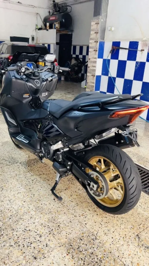 Yamaha T-max 562 tablette 2024