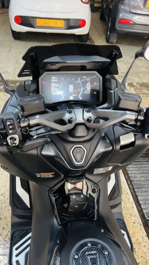Yamaha T-max 562 tablette 2024