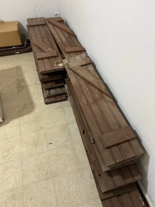 Volets battants en bois pour fenêtres
