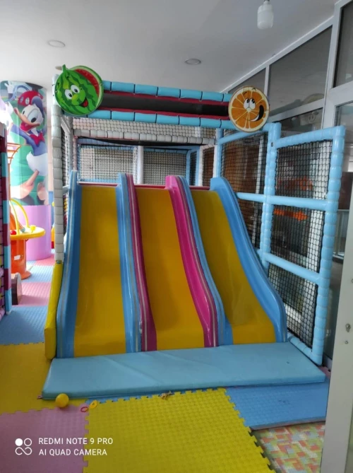 Manege interieur indoor playground 