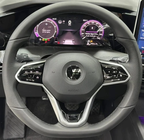 Volkswagen Golf 8 2025 R-Line