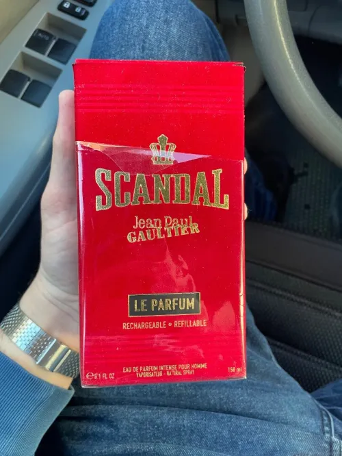 Erba pura et scandal originaux entamé 