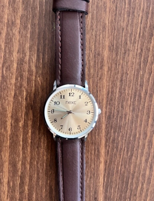 Montre next venu d UK