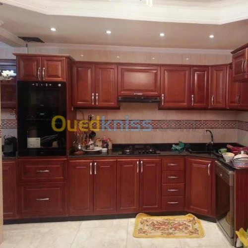 RAMPE EN INOX ET CUISINE TOUT BOIS 
