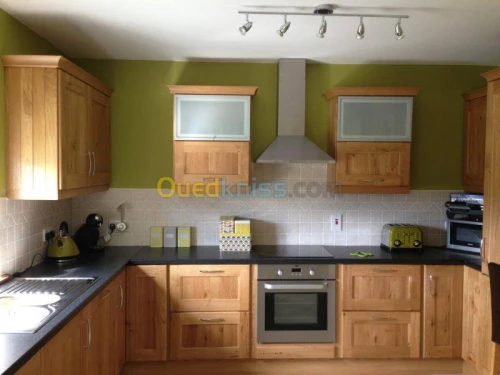 RAMPE EN INOX ET CUISINE TOUT BOIS 