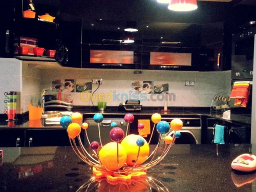 RAMPE EN INOX ET CUISINE TOUT BOIS 