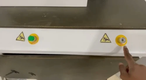 Machine à plier le chant des lettres