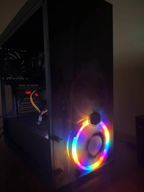 Full Pc For sell ( biskra ) ryzen 5 5600g , 1070 6gb , 16gb , 144hz
