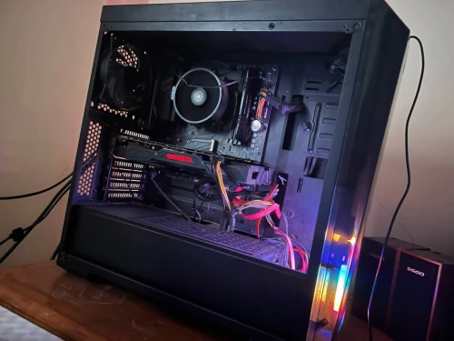 Full Pc For sell ( biskra ) ryzen 5 5600g , 1070 6gb , 16gb , 144hz