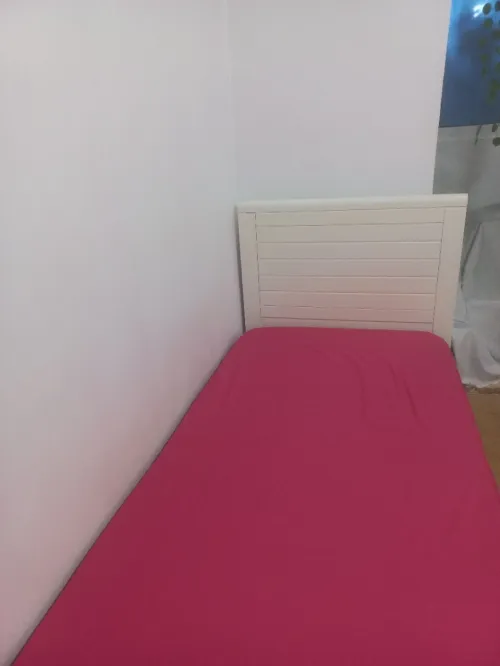 2 lits + une armoire