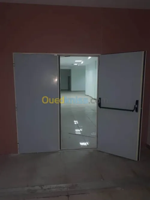 PORTES COUPE-FEU et ISSUE DE SECOURS