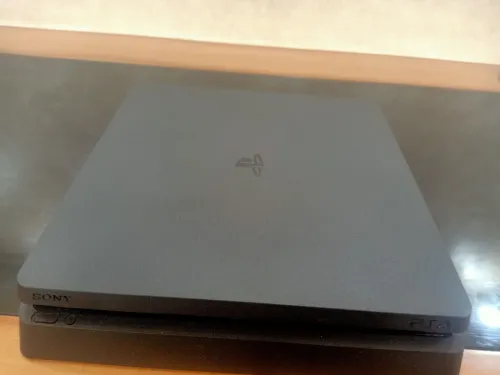 ps4 slim online 500gb+mannete original + avec 3 cd + caba mn france
