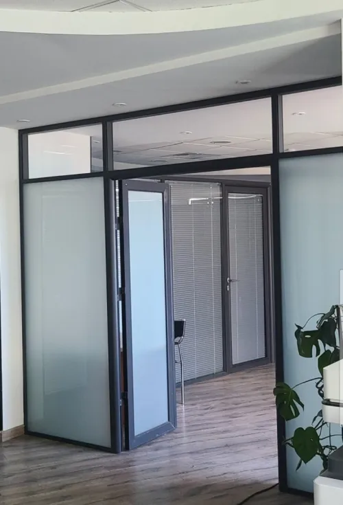 Cloison amovible et séparation de bureau 