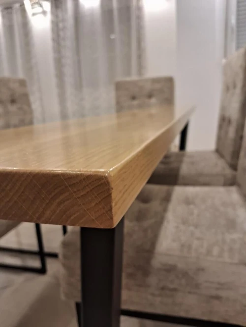  طاولة طعام خشبية مع زجاج وكراسي |Table à manger en bois avec verre et chaises. 