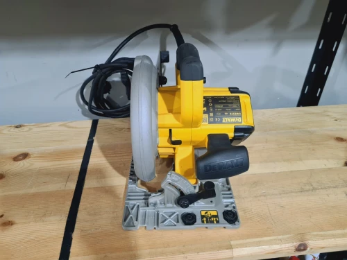 Scie circulaire électrique 190mm 1600W - DEWALT DWE576 (utilisé)