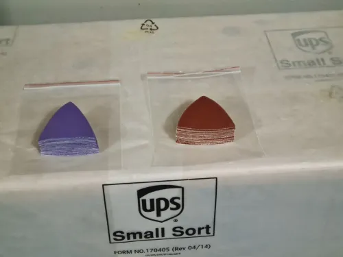 Papier de verre triangulaire 80mm P40,60,80,120 (rouge-violettes)