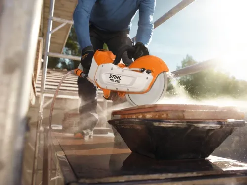 découpeuse 230mm à batterie 36V 7.2Ah STIHL TSA 230 à sec ou à eau (BL-2020)