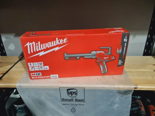 Pistolet Silicone / colle compact 12V 1750Nm MILWAUKEE M12 PCG-202B 310ml (2B+Ch+Sac)