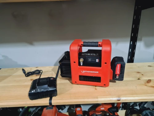 pompe à vide double étage sans fil 18V 8.0Ah ROTHENBERGER Roairvac R32 5.0CL (BL)
