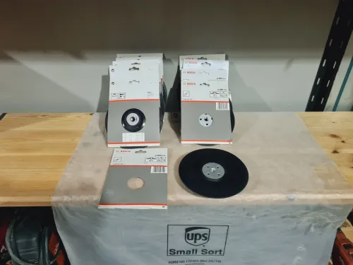 Plateau de ponçage Ø 180mm pour disques abrasifs sur fibres avec écrou BOSCH 2608601209 (Germany)