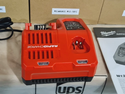 Chargeurs multi-voltage 12V-18V MILWAUKEE M12-18C / M12-18FC (normal-rapide)