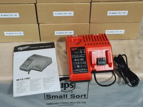 Chargeurs multi-voltage 12V-18V MILWAUKEE M12-18C / M12-18FC (normal-rapide)