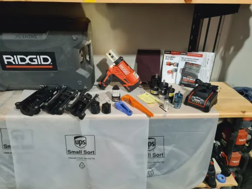 Sertisseuse pour connecteur de câble coaxial RIDGID RP 240 + JMA wireless (USA)