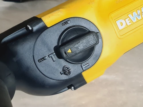 Perforateur électrique 26mm 2.8J 3 positions double mandrin DEWALT D25114 (2009-Germany)