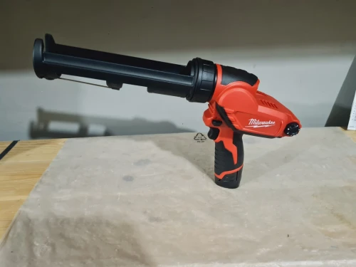 Pistolet Silicone / colle compact 12V 1750Nm MILWAUKEE M12 PCG-202B 310ml (2B+Ch+Sac)