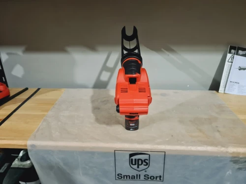 Pistolet Silicone / colle compact 12V 1750Nm MILWAUKEE M12 PCG-202B 310ml (2B+Ch+Sac)