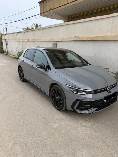 Volkswagen 8.5 2025 black black