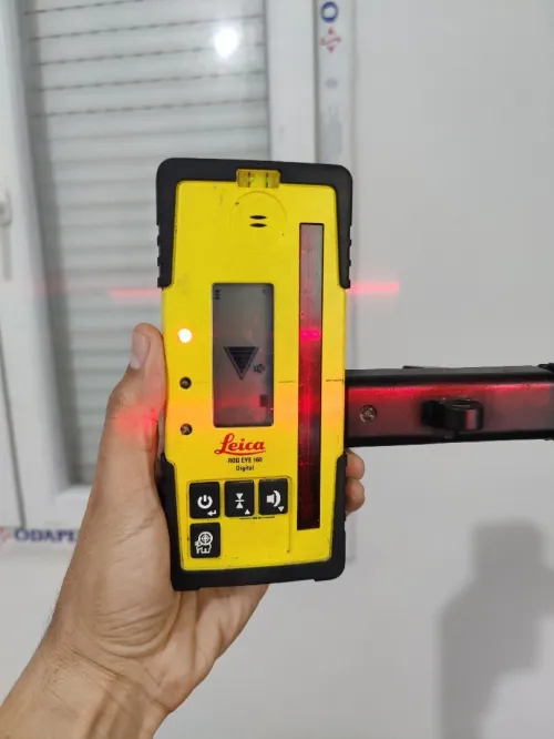 Niveau laser rotatif Leica Rugby CLH